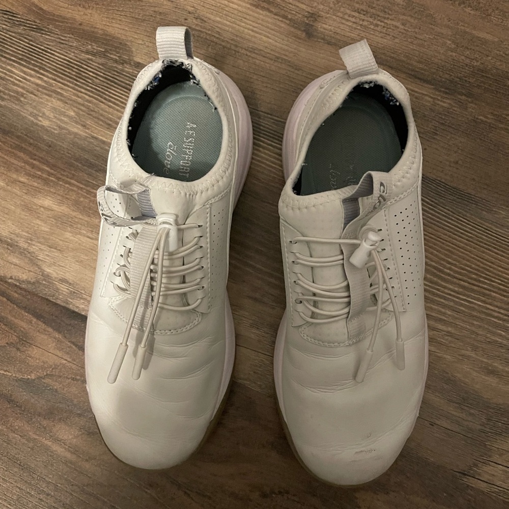 CLOVE sneakers